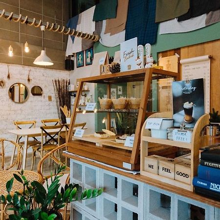 Pine Cafe'&Bed Hotel Phranakhonszi Ajutthaja Kültér fotó