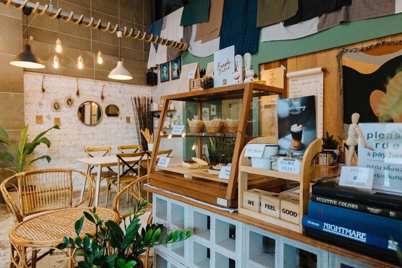 Pine Cafe'&Bed Hotel Phranakhonszi Ajutthaja Kültér fotó