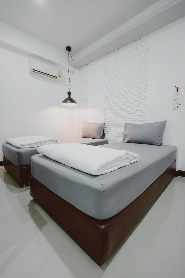 Pine Cafe'&Bed Hotel Phranakhonszi Ajutthaja Kültér fotó