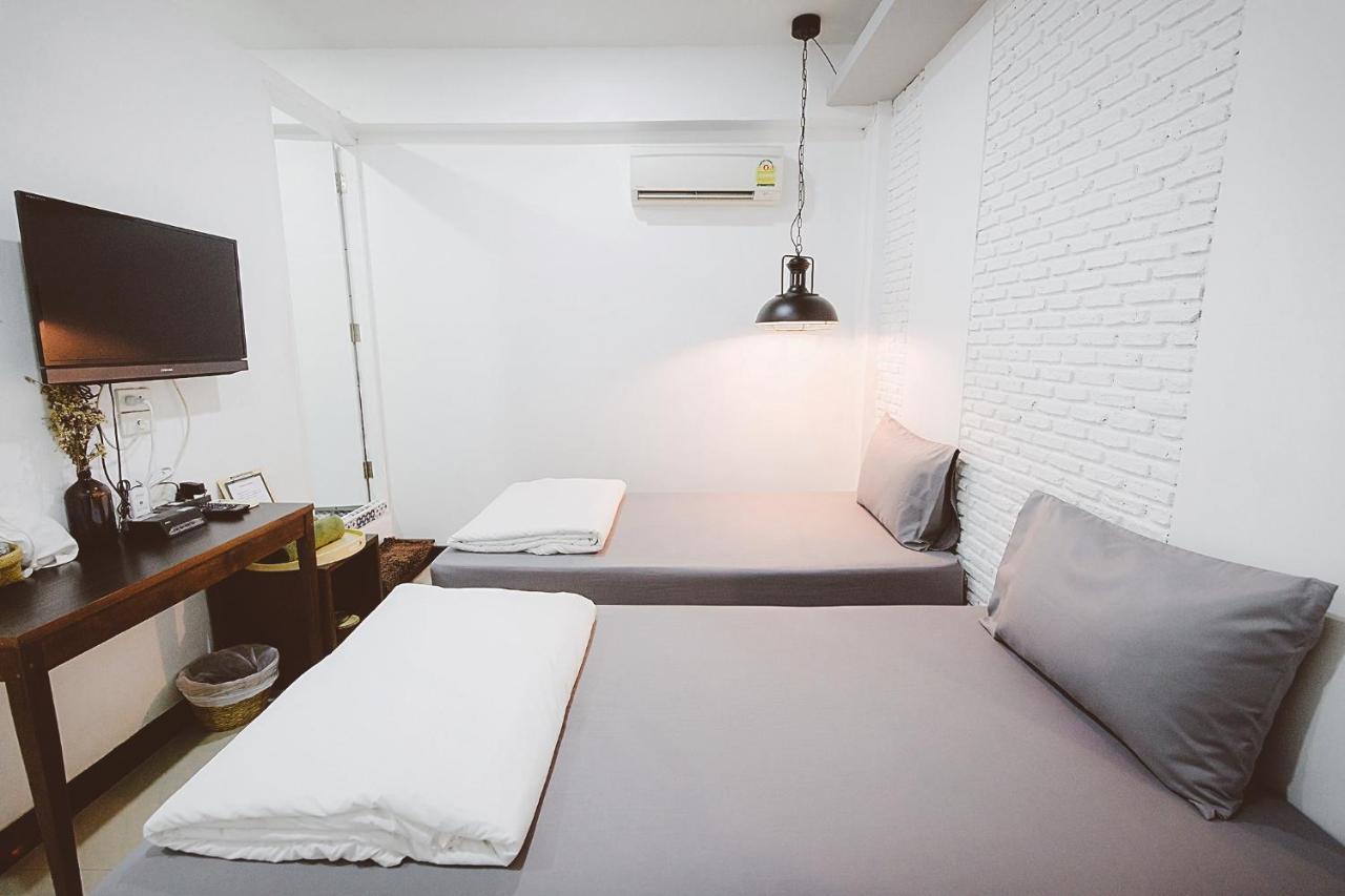 Pine Cafe'&Bed Hotel Phranakhonszi Ajutthaja Kültér fotó