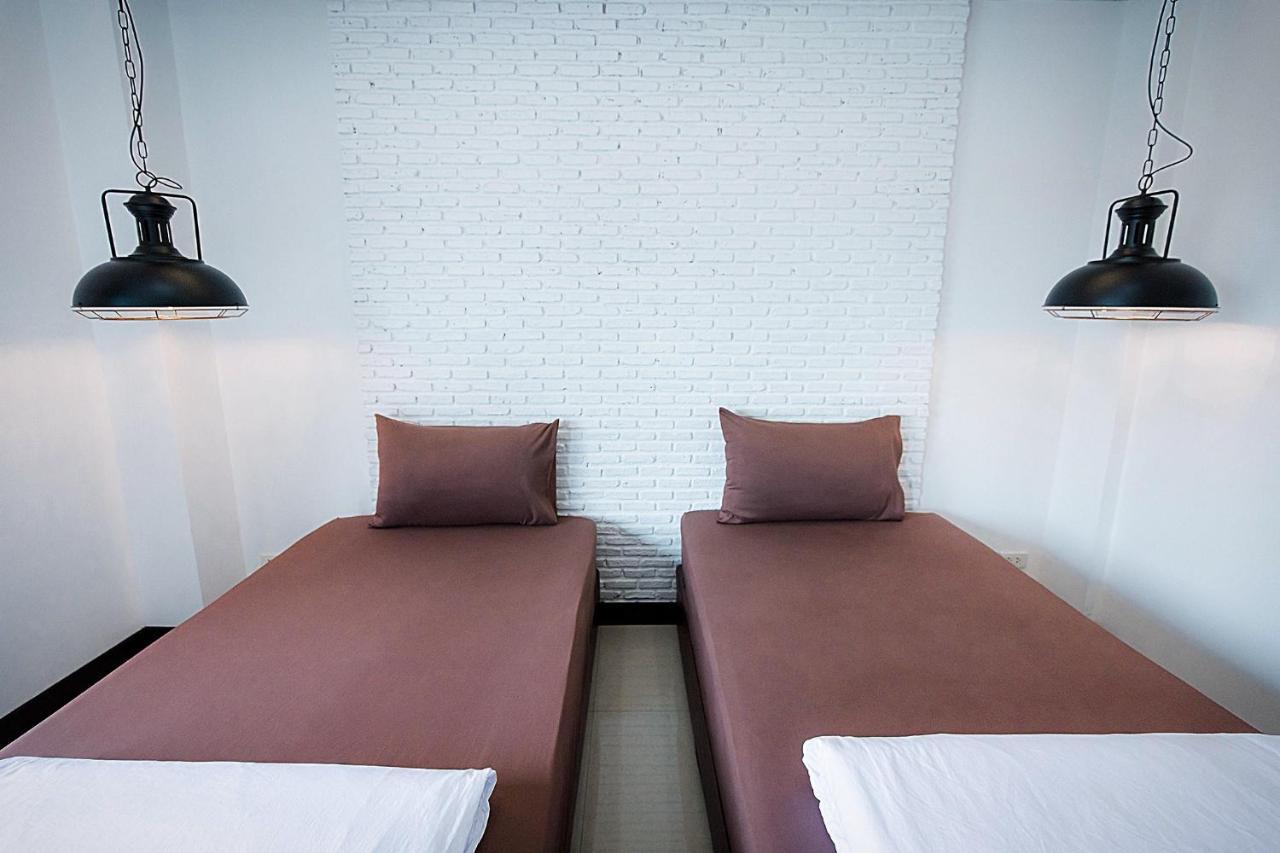 Pine Cafe'&Bed Hotel Phranakhonszi Ajutthaja Kültér fotó