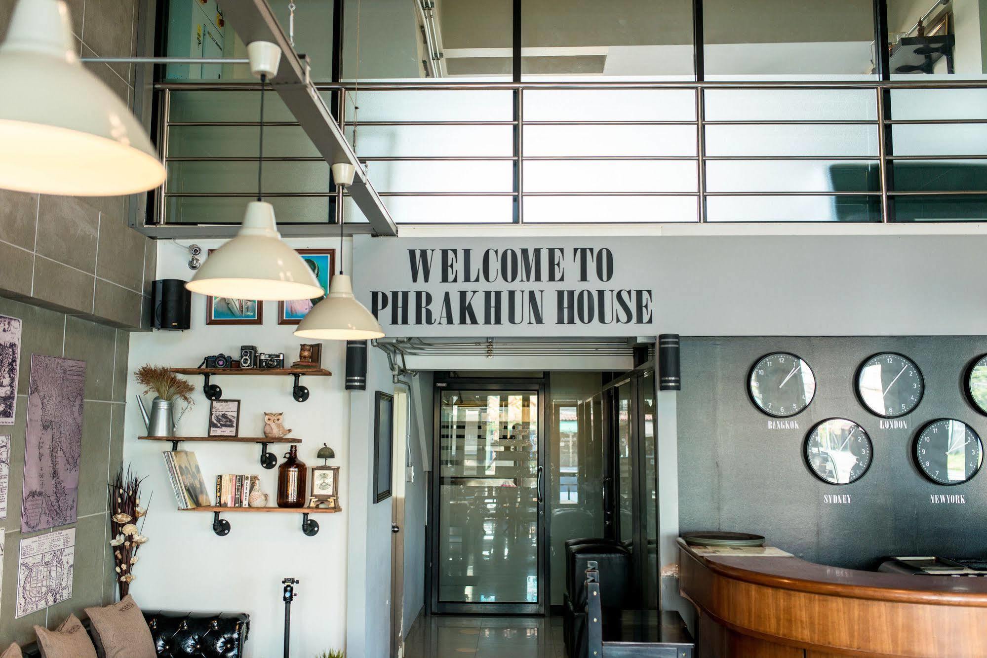 Pine Cafe'&Bed Hotel Phranakhonszi Ajutthaja Kültér fotó