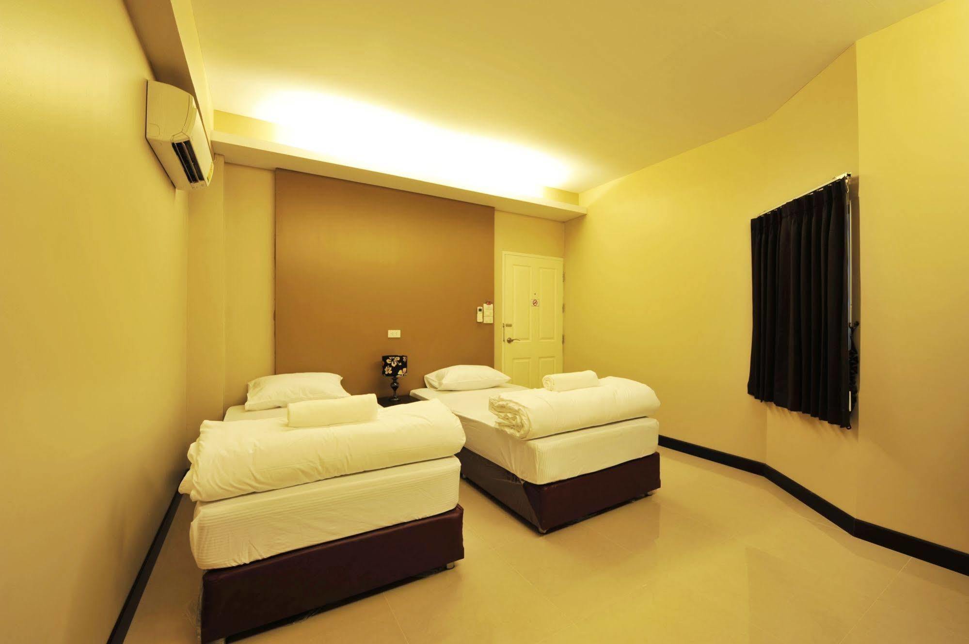 Pine Cafe'&Bed Hotel Phranakhonszi Ajutthaja Kültér fotó